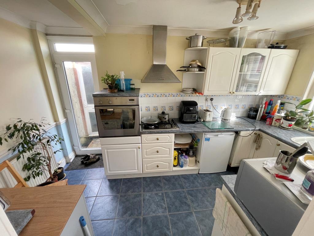 Lot: 38 - TWO-BEDROOM DETACHED BUNGALOW FOR IMPROVEMENT - Kitchen with access to garden